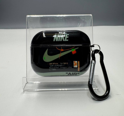 Чехол на AirPods GUESS